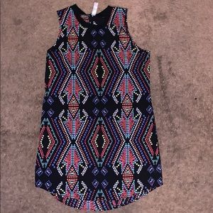 Sleeveless shift dress geometric pattern
